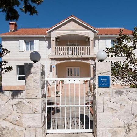 Apartments Mijajov Dvor Sumartin Phòng bức ảnh