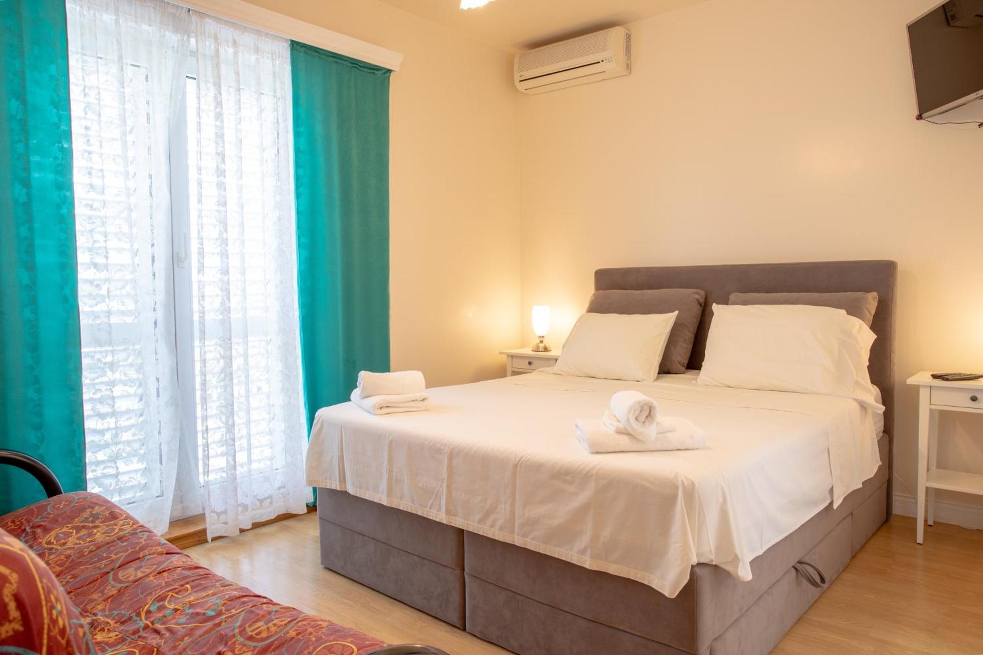 Apartments Mijajov Dvor Sumartin Ngoại thất bức ảnh