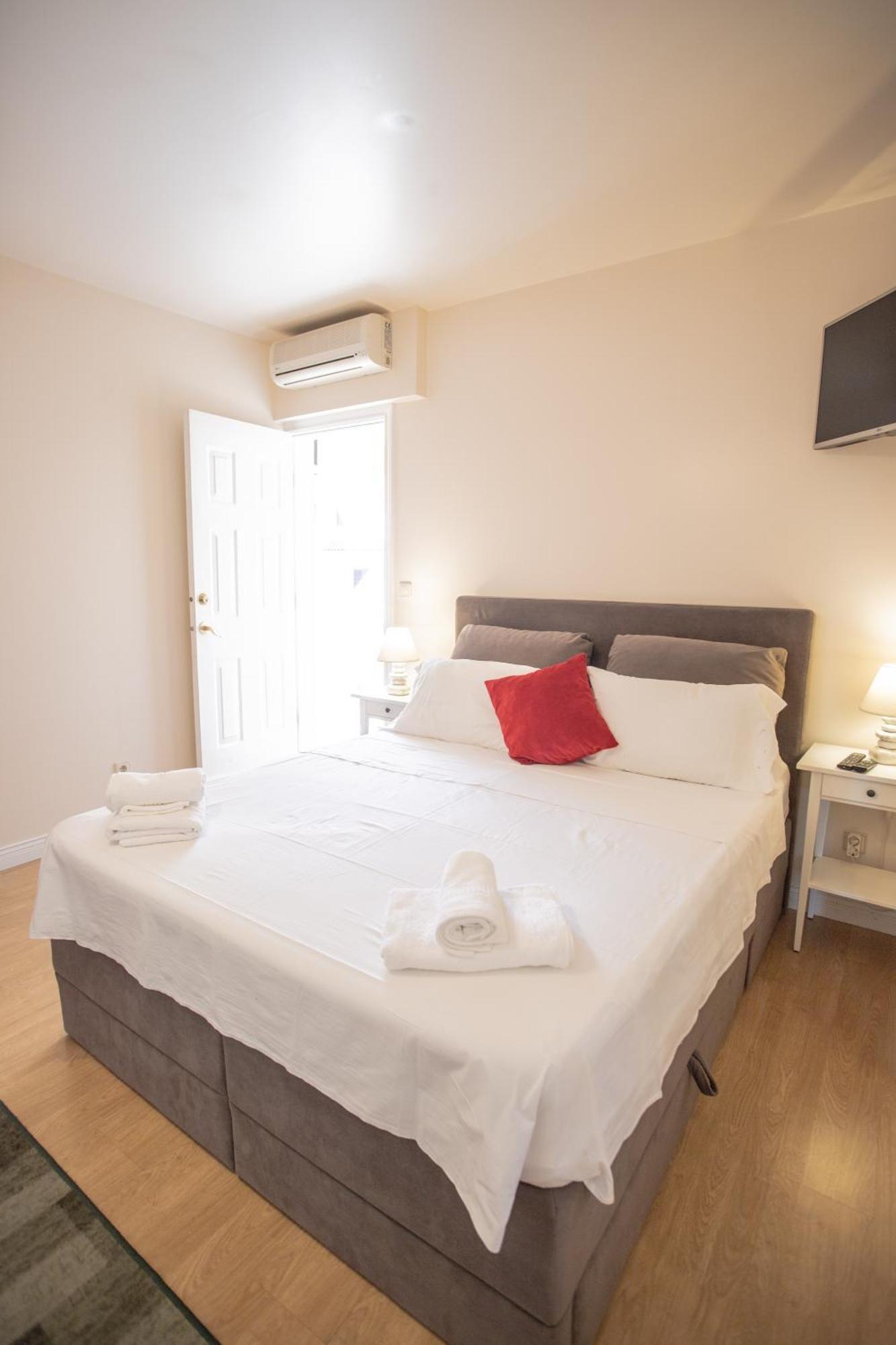 Apartments Mijajov Dvor Sumartin Ngoại thất bức ảnh