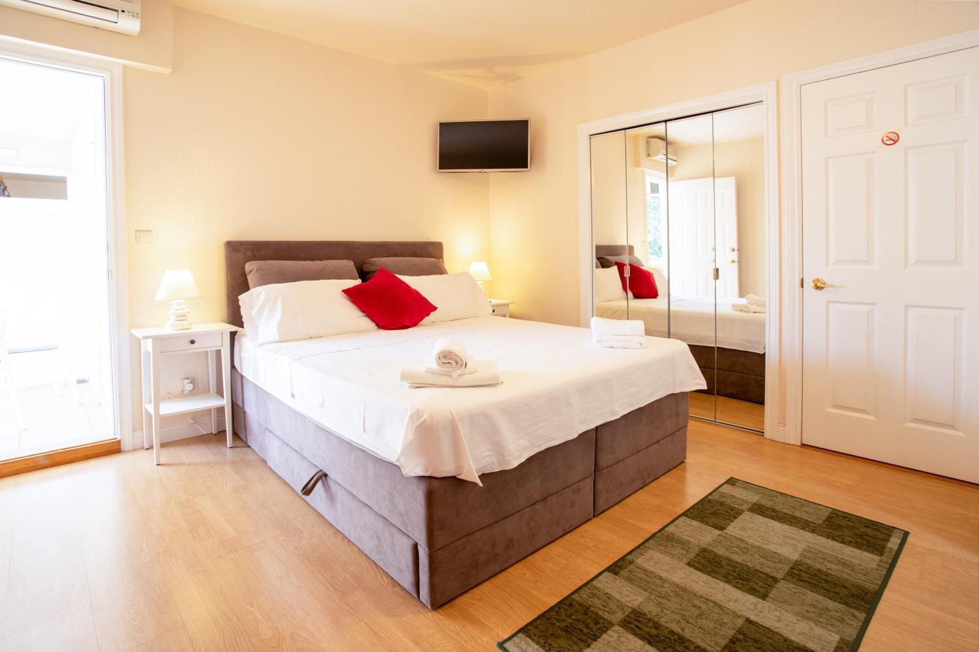 Apartments Mijajov Dvor Sumartin Ngoại thất bức ảnh