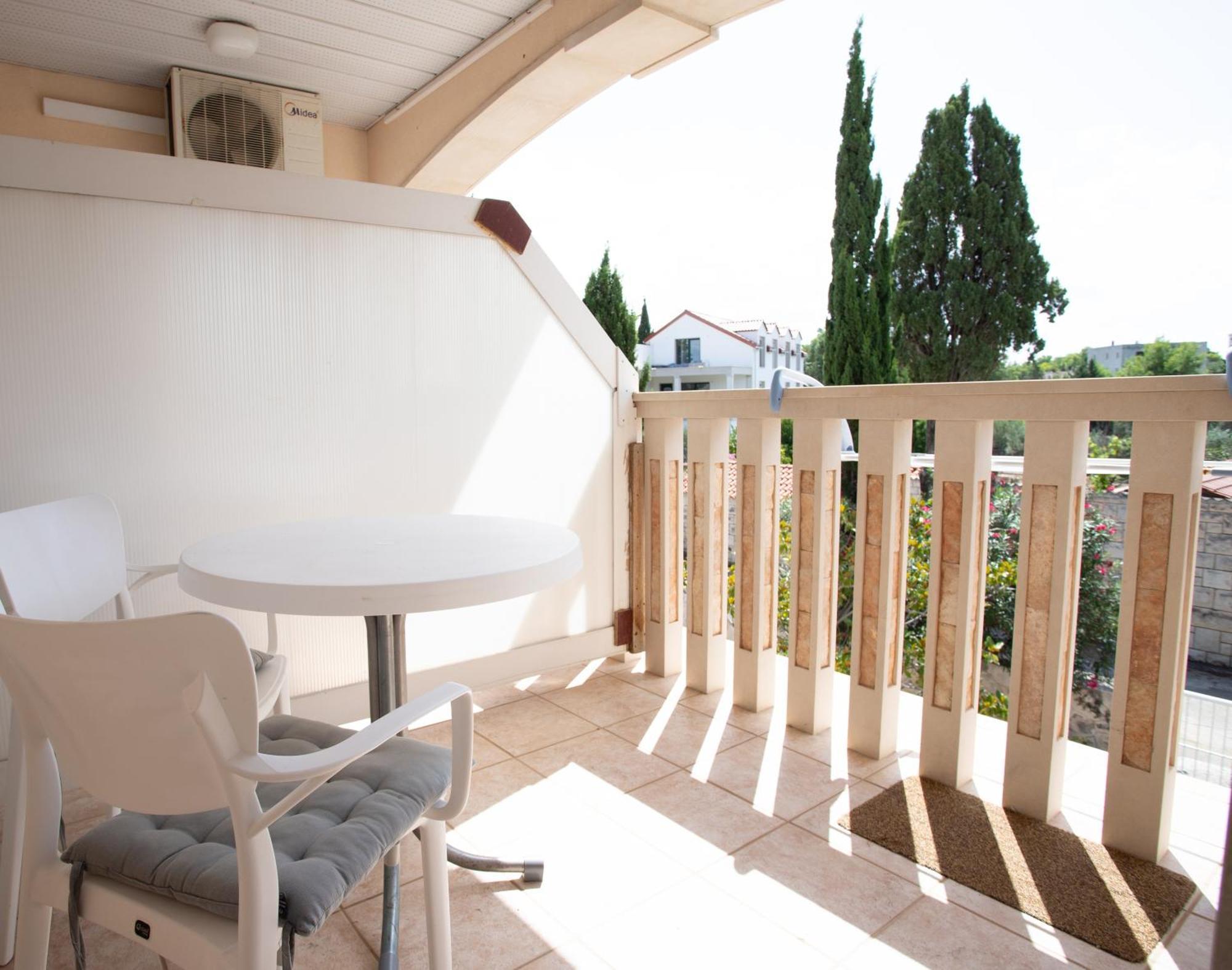 Apartments Mijajov Dvor Sumartin Ngoại thất bức ảnh