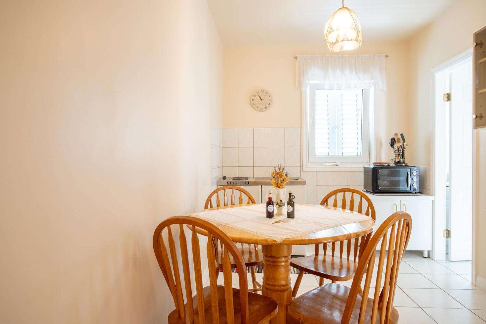 Apartments Mijajov Dvor Sumartin Phòng bức ảnh