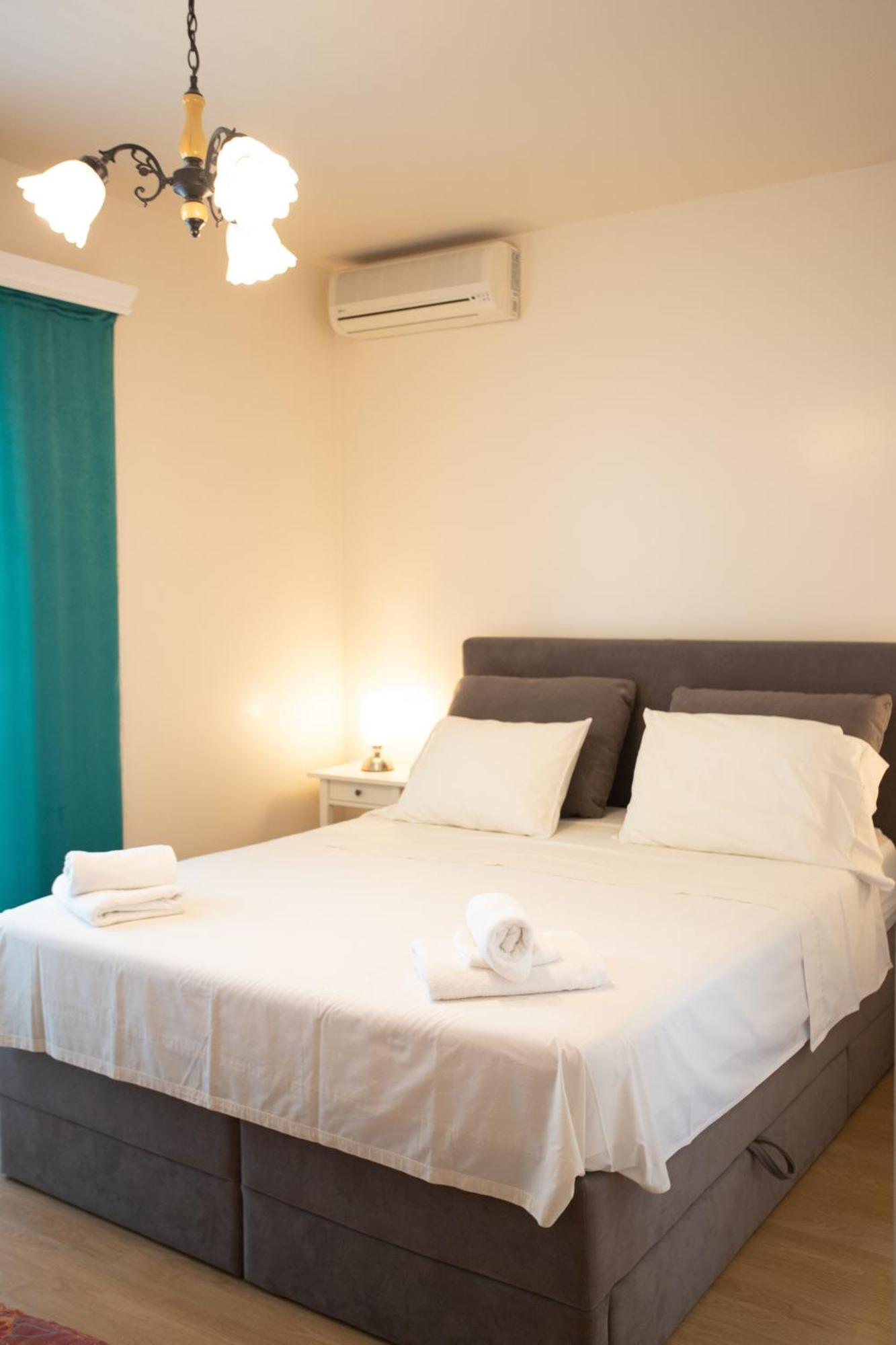 Apartments Mijajov Dvor Sumartin Phòng bức ảnh