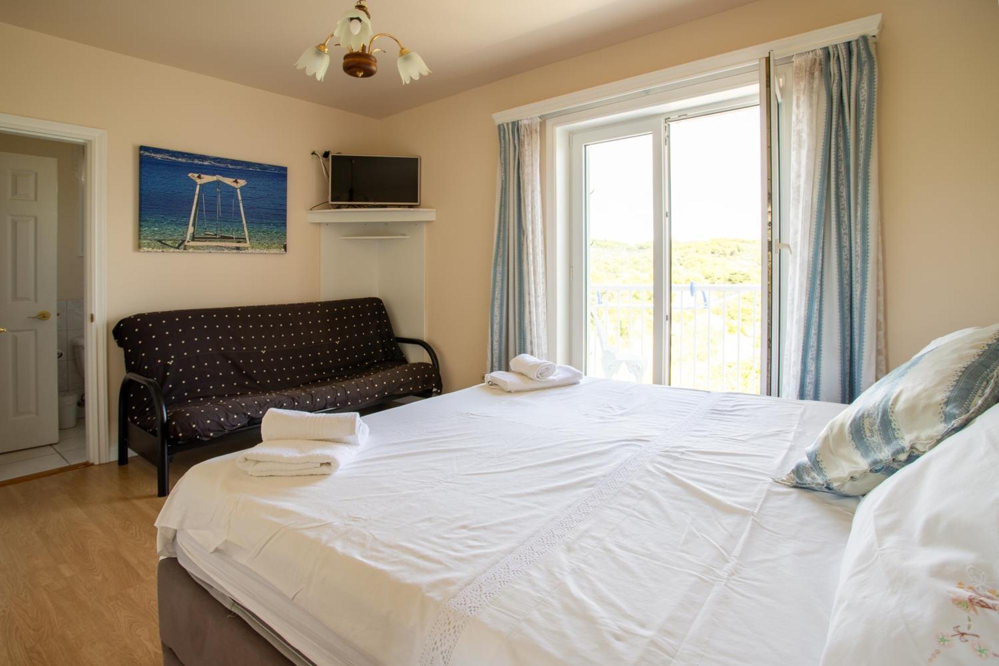 Apartments Mijajov Dvor Sumartin Phòng bức ảnh