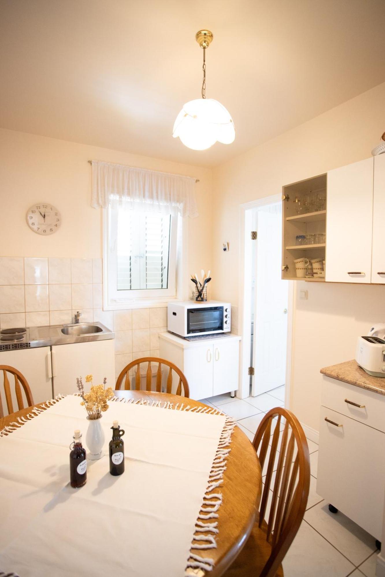 Apartments Mijajov Dvor Sumartin Phòng bức ảnh