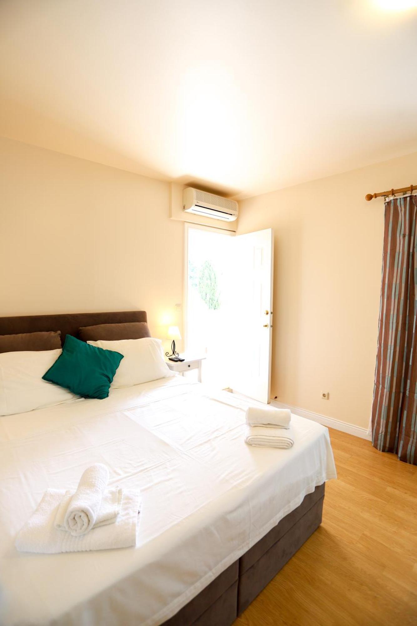 Apartments Mijajov Dvor Sumartin Phòng bức ảnh